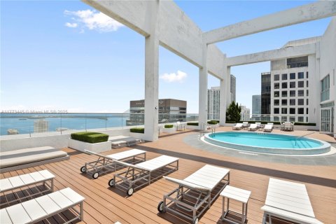 Condo in Miami, Florida, 2 bedrooms  № 1707942 - photo 1