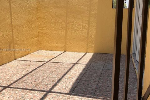 Townhouse in Palmetto Bay, Florida 2 bedrooms, 96.06 sq.m. № 1874145 - photo 9