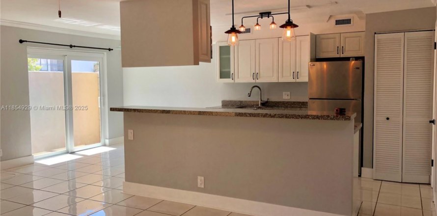 Townhouse in Palmetto Bay, Florida 2 bedrooms, 96.06 sq.m. № 1874145