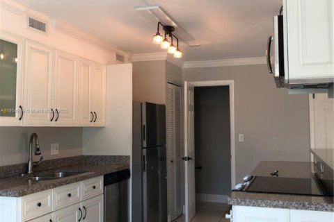 Townhouse in Palmetto Bay, Florida 2 bedrooms, 96.06 sq.m. № 1874145 - photo 3