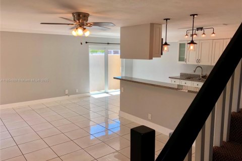 Townhouse in Palmetto Bay, Florida 2 bedrooms, 96.06 sq.m. № 1874145 - photo 2