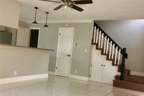 Townhouse in Palmetto Bay, Florida 2 bedrooms, 96.06 sq.m. № 1874145 - photo 5