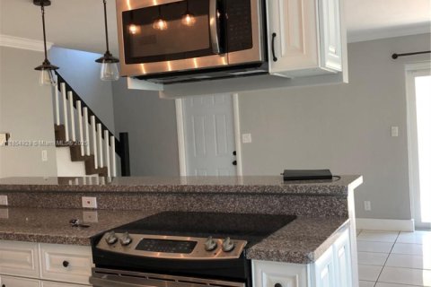 Townhouse in Palmetto Bay, Florida 2 bedrooms, 96.06 sq.m. № 1874145 - photo 4