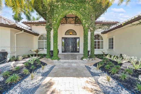 Casa en alquiler en Plantation, Florida, 5 dormitorios, 477.8 m2 № 1960869 - foto 2