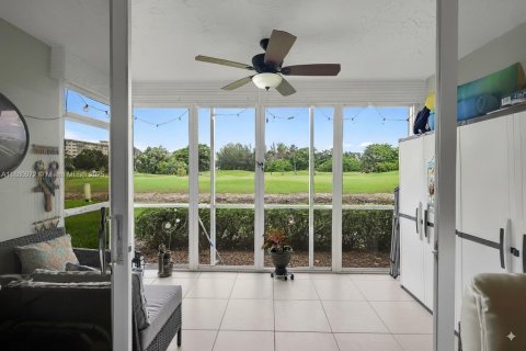 Condo in Pompano Beach, Florida, 2 bedrooms  № 1922369 - photo 10