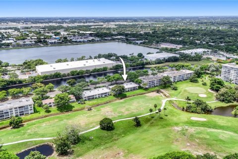 Condo in Pompano Beach, Florida, 2 bedrooms  № 1922369 - photo 17