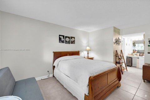 Condo in Pompano Beach, Florida, 2 bedrooms  № 1922369 - photo 6
