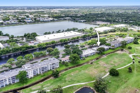 Condo in Pompano Beach, Florida, 2 bedrooms  № 1922369 - photo 16
