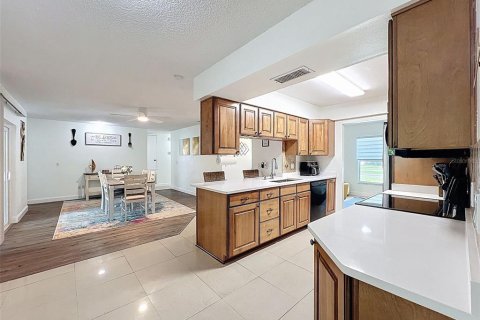 Casa en venta en Brandon, Florida, 4 dormitorios, 170.57 m2 № 1911562 - foto 13