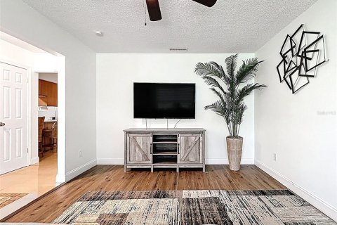 Casa en venta en Brandon, Florida, 4 dormitorios, 170.57 m2 № 1911562 - foto 6