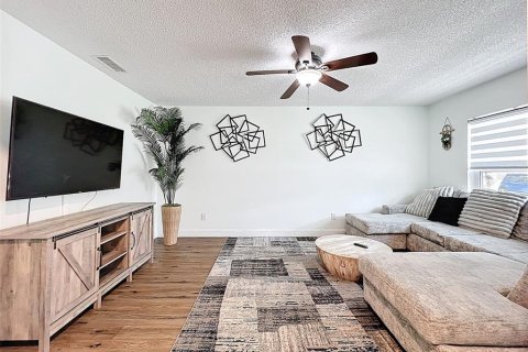 Casa en venta en Brandon, Florida, 4 dormitorios, 170.57 m2 № 1911562 - foto 5