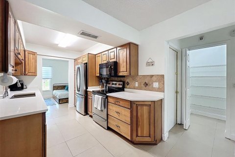 Casa en venta en Brandon, Florida, 4 dormitorios, 170.57 m2 № 1911562 - foto 11