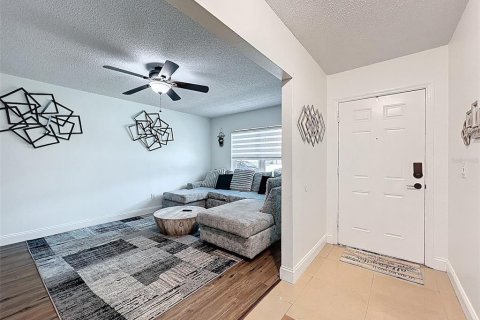Casa en venta en Brandon, Florida, 4 dormitorios, 170.57 m2 № 1911562 - foto 4