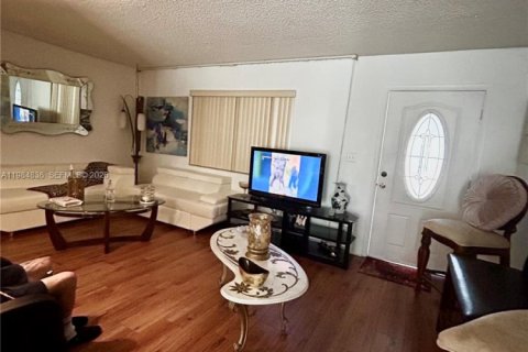 Купить виллу или дом в Майами, Флорида 3 спальни, 129.69м2, № 2044853 - фото 3