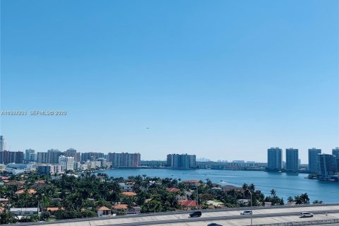 Купить кондоминиум в Санни-Айлс-Бич, Флорида 1 спальня, 93.37м2, № 1986214 - фото 1