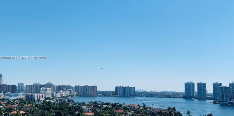 Кондоминиум с 1 спальней в Санни-Айлс-Бич, Флорида № 1986214