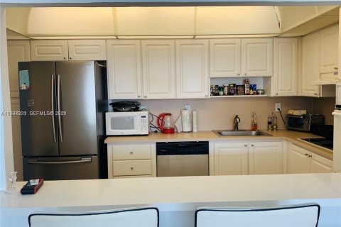 Купить кондоминиум в Санни-Айлс-Бич, Флорида 1 спальня, 93.37м2, № 1986214 - фото 3