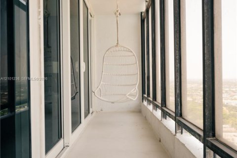 Copropriété à louer à Miami, Floride: 2 chambres, 129.13 m2 № 2401387 - photo 17