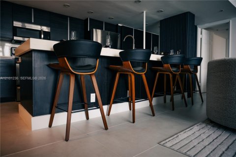 Copropriété à louer à Miami, Floride: 2 chambres, 129.13 m2 № 2401387 - photo 4