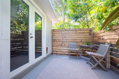 Office in Islamorada, Village of Islands, Florida № 981834