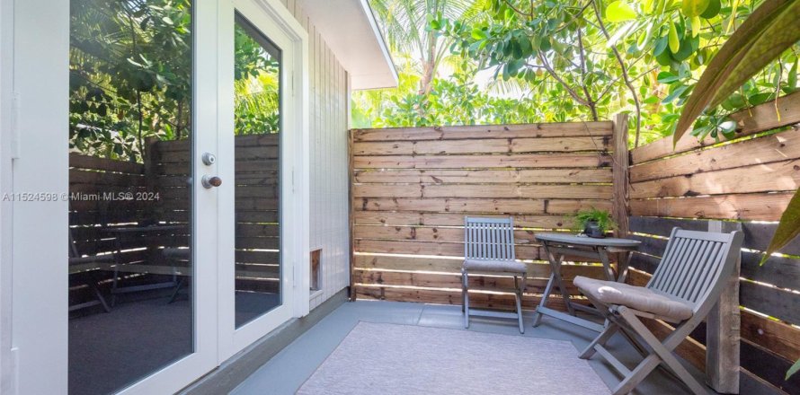 Office in Islamorada, Village of Islands, Florida № 981834