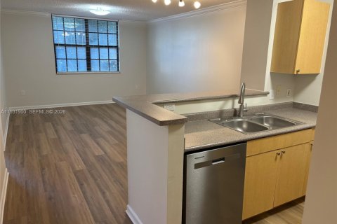 Condominio en venta en Hollywood, Florida, 1 dormitorio, 68.38 m2 № 2152434 - foto 2