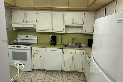 Снять в аренду квартиру в Халландейл-Бич, Флорида 1 спальня, 71.53м2, № 2051940 - фото 2