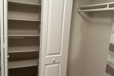 Снять в аренду квартиру в Халландейл-Бич, Флорида 1 спальня, 71.53м2, № 2051940 - фото 10