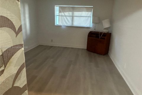 Снять в аренду квартиру в Халландейл-Бич, Флорида 1 спальня, 71.53м2, № 2051940 - фото 3