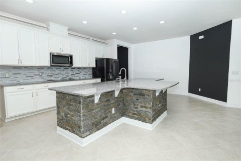 House in Orlando, Florida 5 bedrooms, 264.12 sq.m. № 2277907 - photo 18