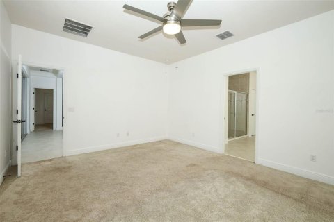 House in Orlando, Florida 5 bedrooms, 264.12 sq.m. № 2277907 - photo 27