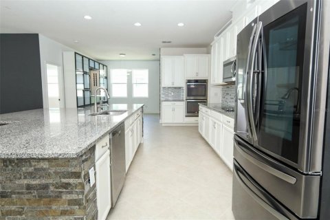 House in Orlando, Florida 5 bedrooms, 264.12 sq.m. № 2277907 - photo 12