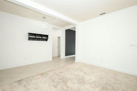 House in Orlando, Florida 5 bedrooms, 264.12 sq.m. № 2277907 - photo 9