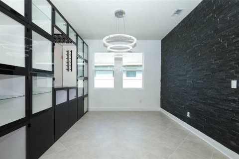 House in Orlando, Florida 5 bedrooms, 264.12 sq.m. № 2277907 - photo 22