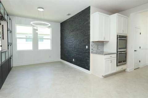 House in Orlando, Florida 5 bedrooms, 264.12 sq.m. № 2277907 - photo 23
