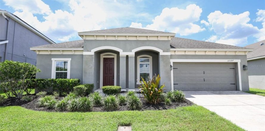 House in Orlando, Florida 5 bedrooms, 264.12 sq.m. № 2277907