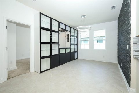 House in Orlando, Florida 5 bedrooms, 264.12 sq.m. № 2277907 - photo 21