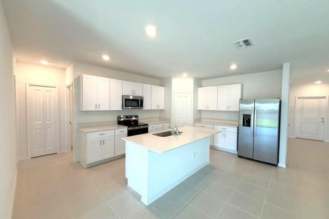 House in Dade City, Florida 6 bedrooms, 228.82 sq.m. № 2237812 - photo 5