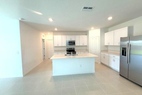 House in Dade City, Florida 6 bedrooms, 228.82 sq.m. № 2237812 - photo 6