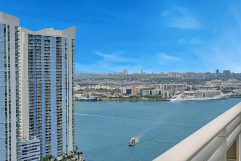 Condo in Miami, Florida, 3 bedrooms  № 1940708 - photo 2