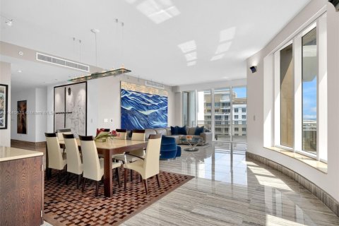 Condo in Miami, Florida, 3 bedrooms  № 1940708 - photo 7