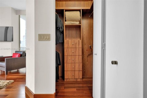 Condo in Miami, Florida, 3 bedrooms  № 1940708 - photo 19