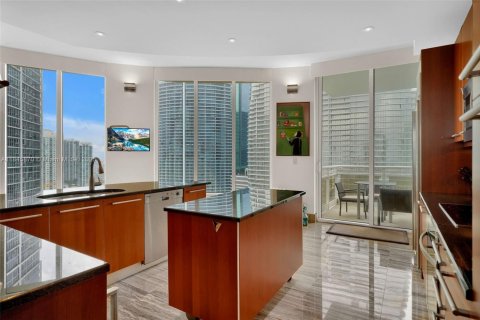 Condo in Miami, Florida, 3 bedrooms  № 1940708 - photo 11
