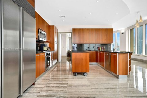 Condo in Miami, Florida, 3 bedrooms  № 1940708 - photo 12