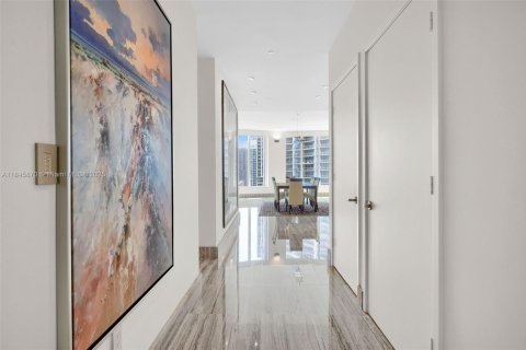 Condo in Miami, Florida, 3 bedrooms  № 1940708 - photo 3