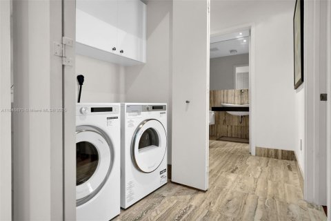 Condo in Miami, Florida, 3 bedrooms  № 1940708 - photo 23
