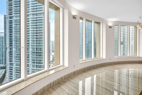 Condo in Miami, Florida, 3 bedrooms  № 1940708 - photo 29
