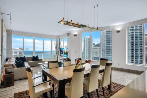 Condo in Miami, Florida, 3 bedrooms  № 1940708 - photo 9