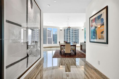 Condo in Miami, Florida, 3 bedrooms  № 1940708 - photo 5