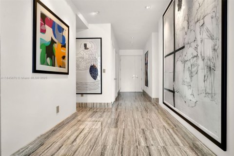 Condo in Miami, Florida, 3 bedrooms  № 1940708 - photo 4